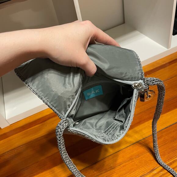 The Sak crossbody purse gray silver sparkle flap bag zipper closure wicker - Picture 4 of 8